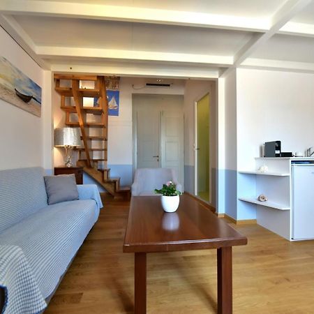 Douskos Guesthouse Идра Экстерьер фото