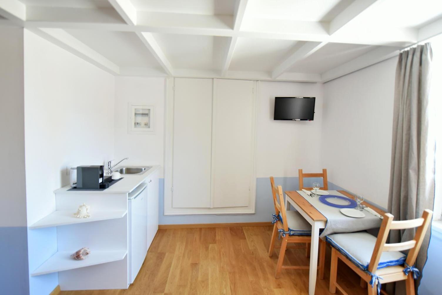 Douskos Guesthouse Идра Экстерьер фото